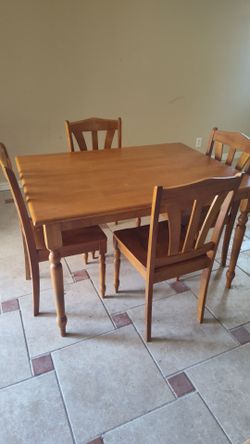 Comedor de madera 4 sillas