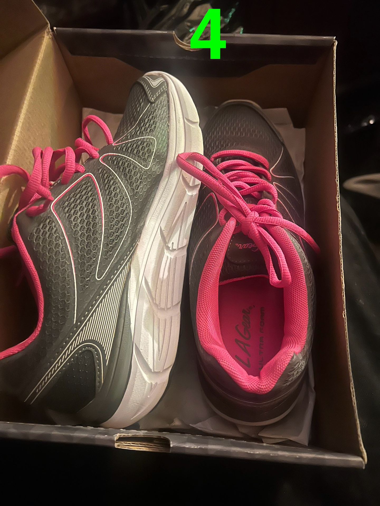LA Gear memory foam women’s shoes size 9
