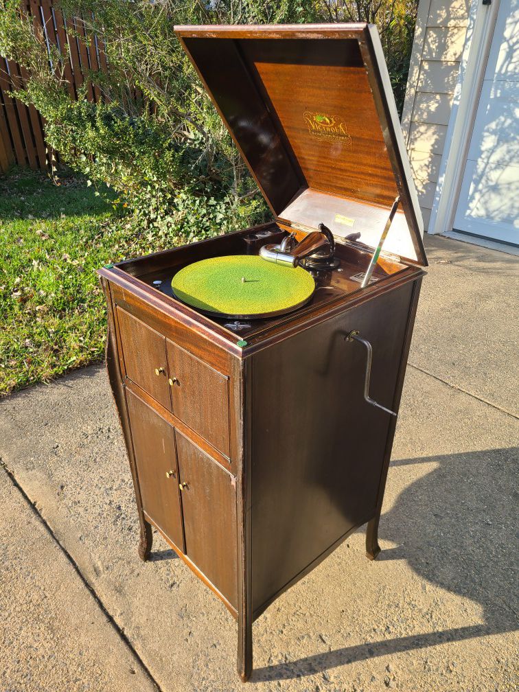 1921 Antique Victrola Phonograph Record Player