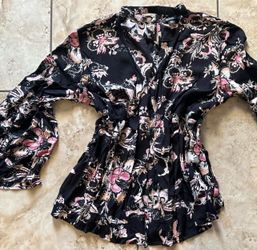 Black Floral Bell Sleeve Blouse Sz 2X
