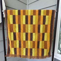 Vintage bath towel 41 x 24 1/2” with fringe  Window pane color block Browns orange gold  Good used condition No holes or stains  The makers tag is mis