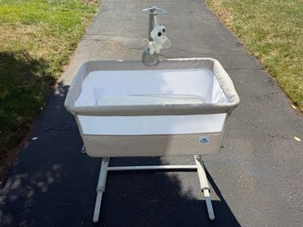 Cloud baby bassinet