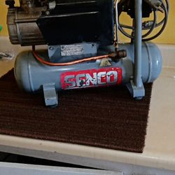 senco 100 psi 2.5 gallon 1000  series Air compressor air hose included not in the picture 