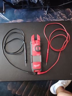 Milwaukee TRMS Clamp Meter with Test Leads