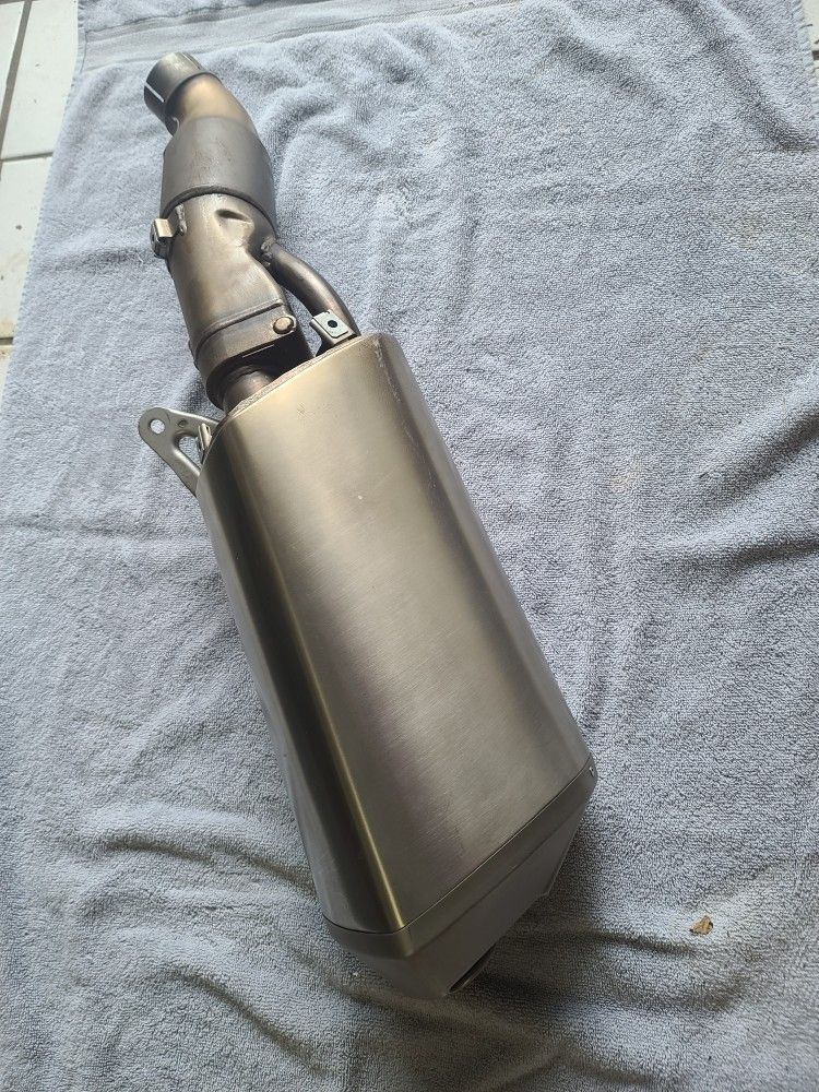 '17 Aprilia RSV4 Muffler
