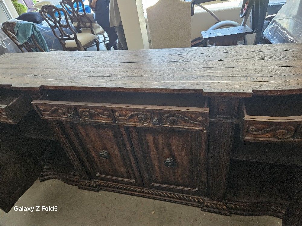 Dresser