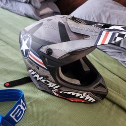 BRAND NEW Motocross Helmet - O'Neal 5 SRS Wingman Helmet