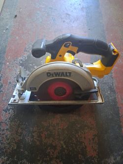 Dewalt DCS393 5 1/2" 20V Cordless Circular Saw