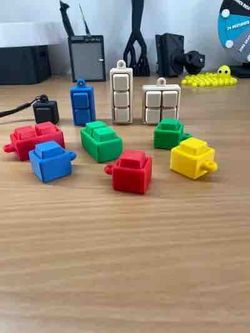 🧩 3D Printed Fidget Toy – Multiple Colors