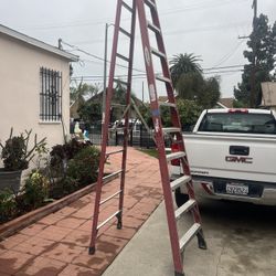 Escalera de 12 pies de fibra de vidrio buenas condiciones muy barata .