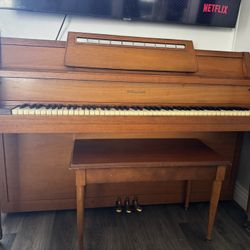 Story and Clark Piano 