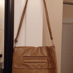 Shoulder/cross-body tablet and laptop bag