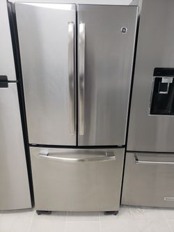 Refrijerador General Electric 3 Puertas 30 Pulgadas De Macho Por 68 De Alto Y Estufa General Electric De Gas