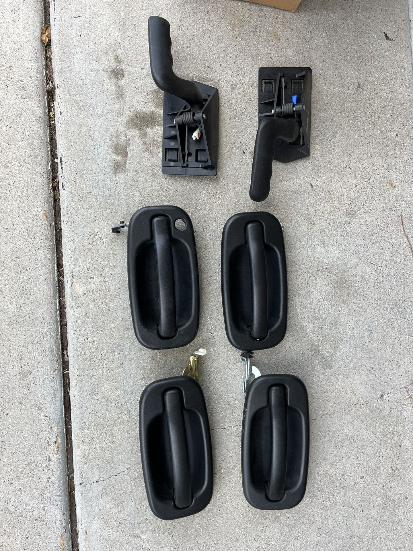 2005 GMC Sierra Door Handles