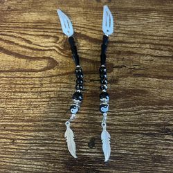 White Hair Clips With Beads And Feather Charms 