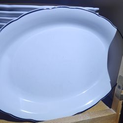 22 Ceramic Dinner Plates