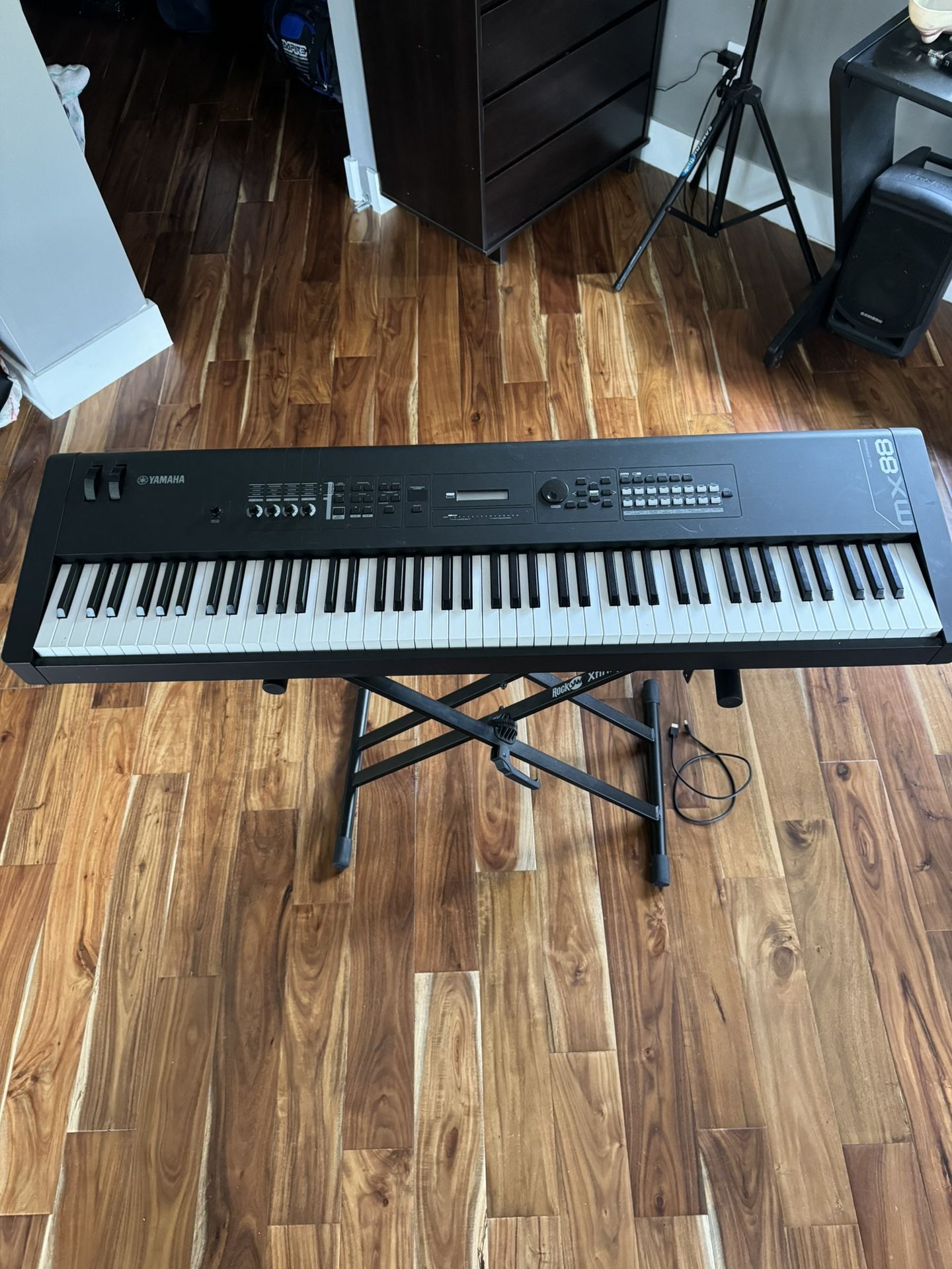 Yamaha MX88 Music Synthesizer With Stand