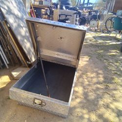 Caja De aluminio Para Cargar Erramienta En Troca Abre A Anbos Lados 61x20
