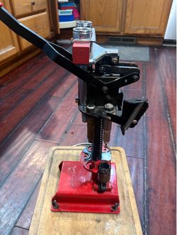 Shotgun shell reloading press