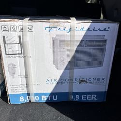 Frigidaire 8000 Air Conditioner Unit 