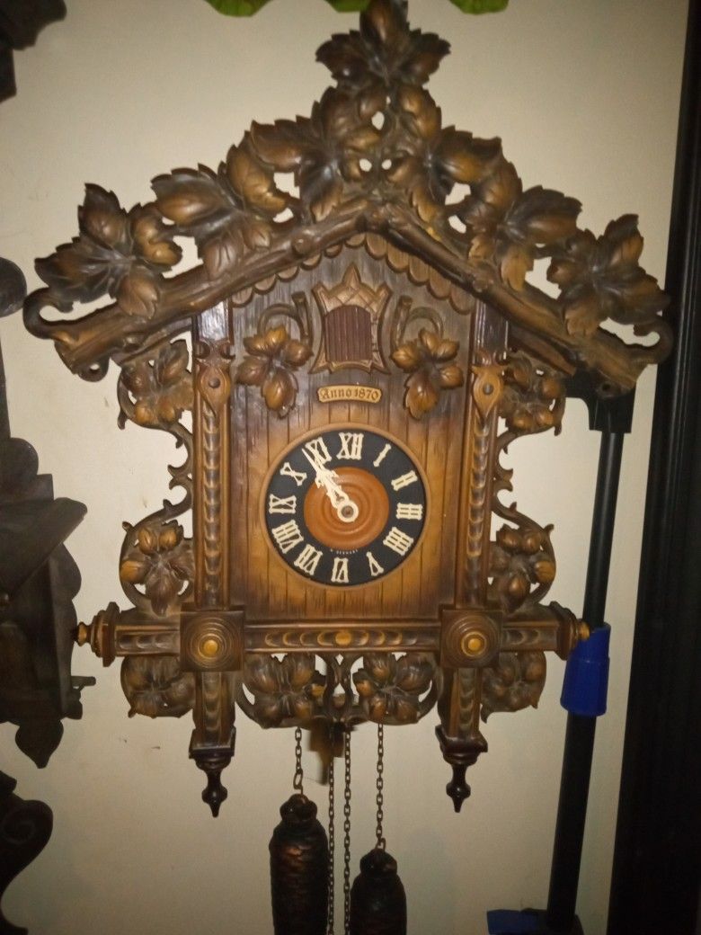 Vintage Beautiful 8 Day Cuckoo Clock