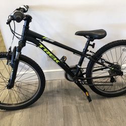 Trek Precaliber 24” Kids Mountain Bike 21 Speed Nice  