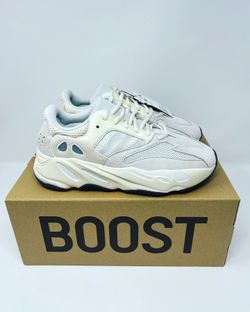 Yeezy 700 Analog Men’s Size 8.5