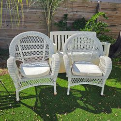 Bad feet White Wicker Outdoor Armchairs with Cushions – Set of 2