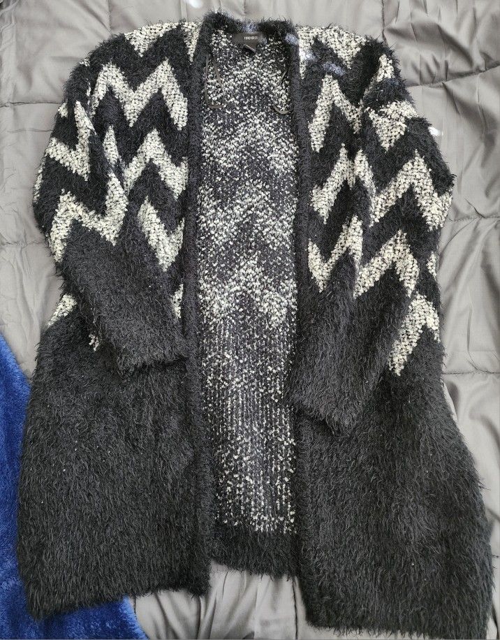 Black and White Chevron Pattern Fuzzy Cardigan (Size M)