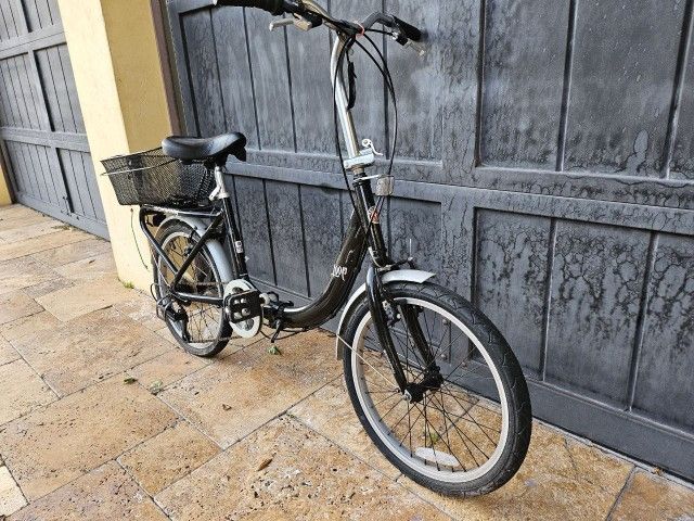 The Schwinn Loop Adult Folding Bike