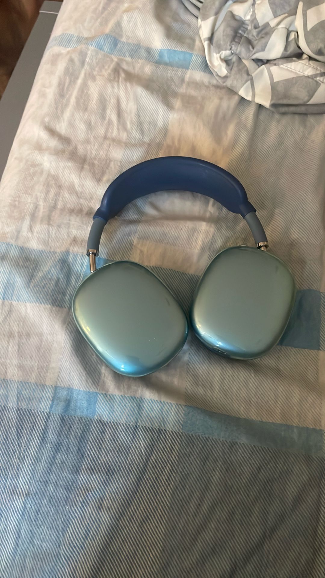 air pods max light blue