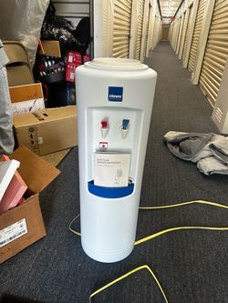 Cooler water dispenser