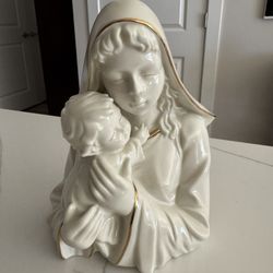 Mikasa Fine Porcelain Figurine of Mary and Baby Jesus in Ivory and Gold 14k 