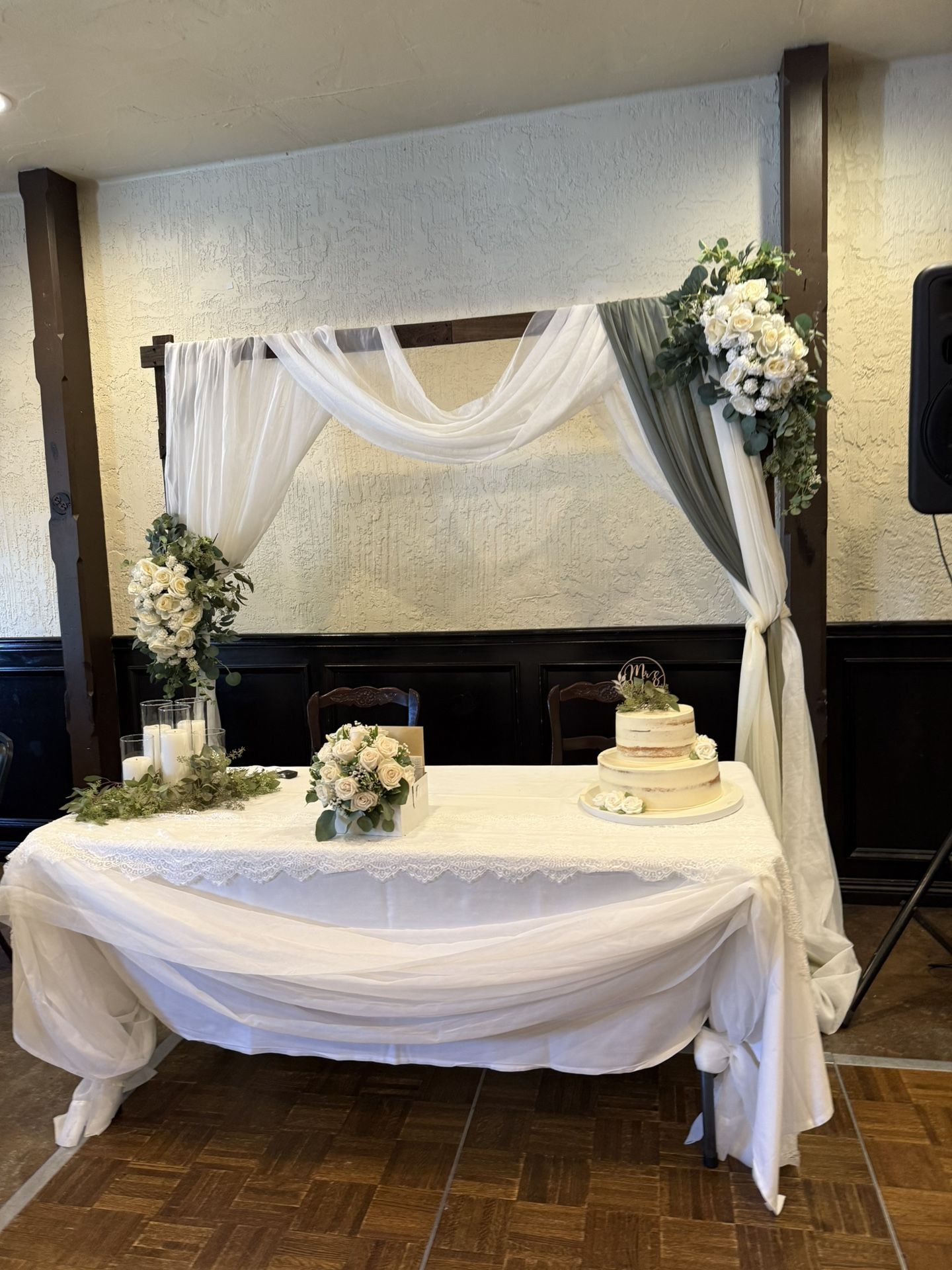 Wood Backdrop R.e.n.a.l With White Flowers
