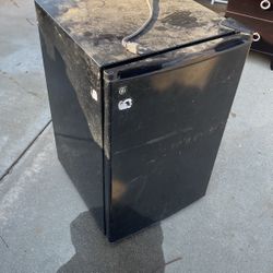 Mini Fridge 