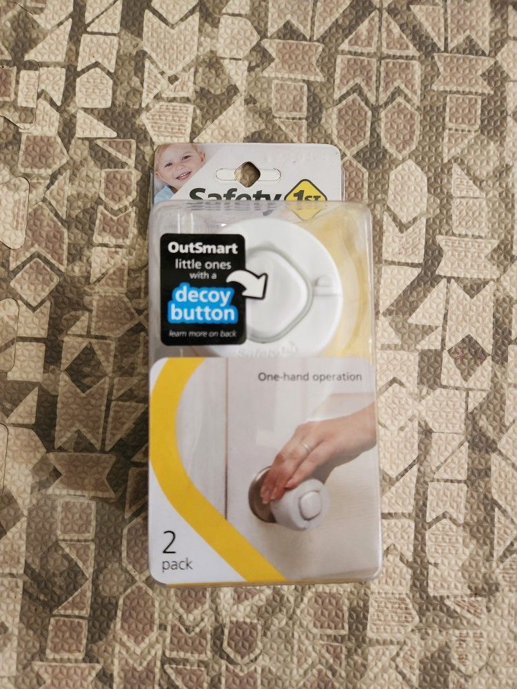 NWT SAFETY 1ST | OutSmart Knob Covers w/ Decoy Button | 2 Pack
