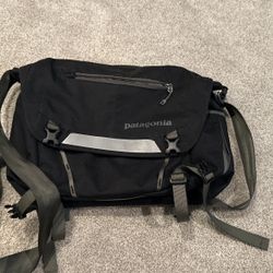 Patagonia Half Mass Messenger Laptop Bag