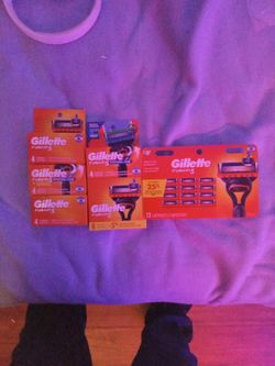 Brand New Gillette Fusion 5 Proglide Razor Bundle