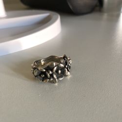 handmade flower eye-catching silver ring .925 size 6.5 (17mm diameter)