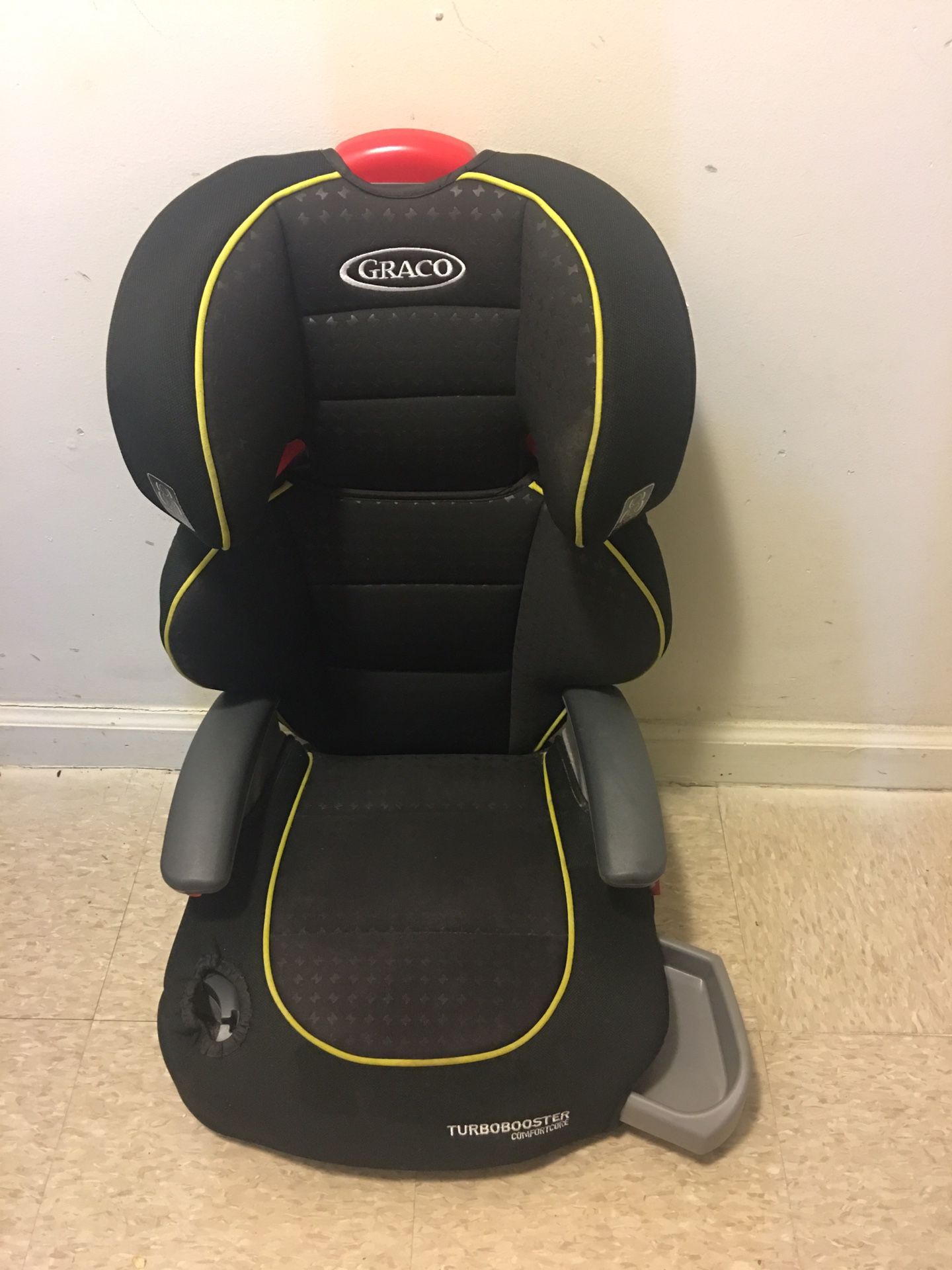 Graco Turbo kids car seat .... but in good condition..... price is negotiable.....