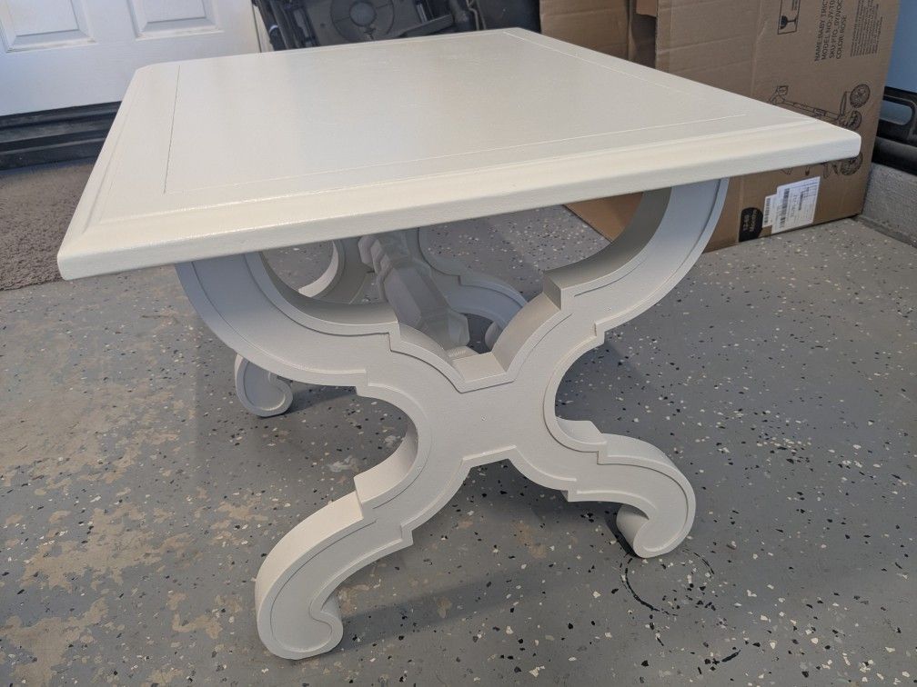 1 End Table H 18 L 24 W20