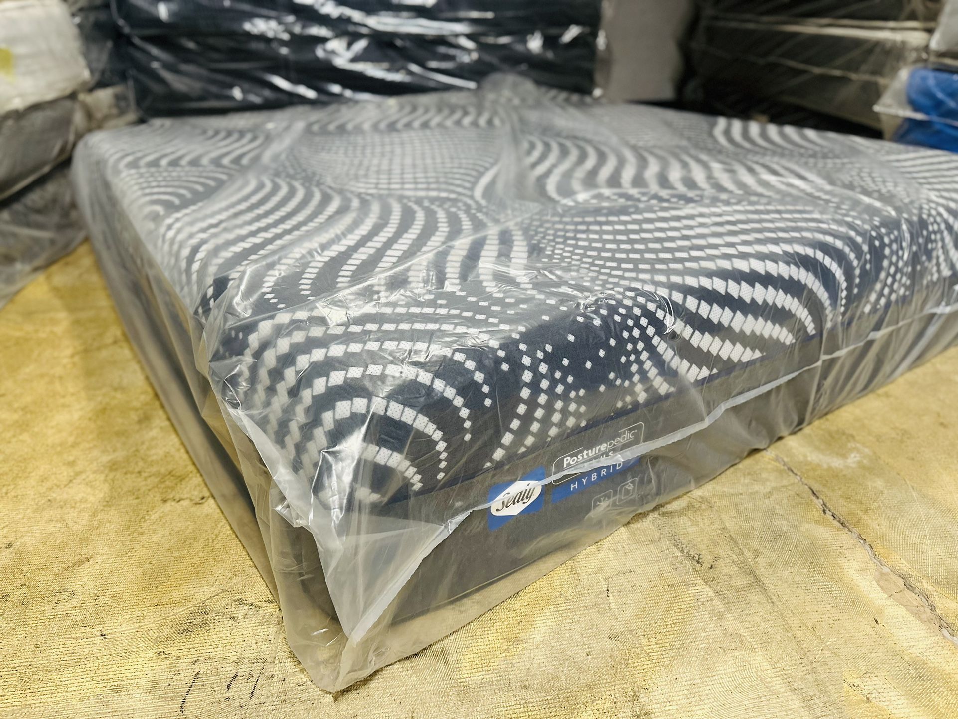 Cal King Sealy Posturepedic® Plus Hybrid High Point 14 Plush Mattress