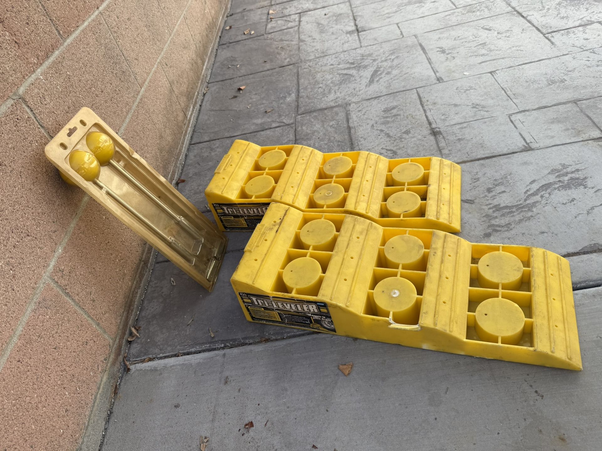 RV Leveler and backup sight