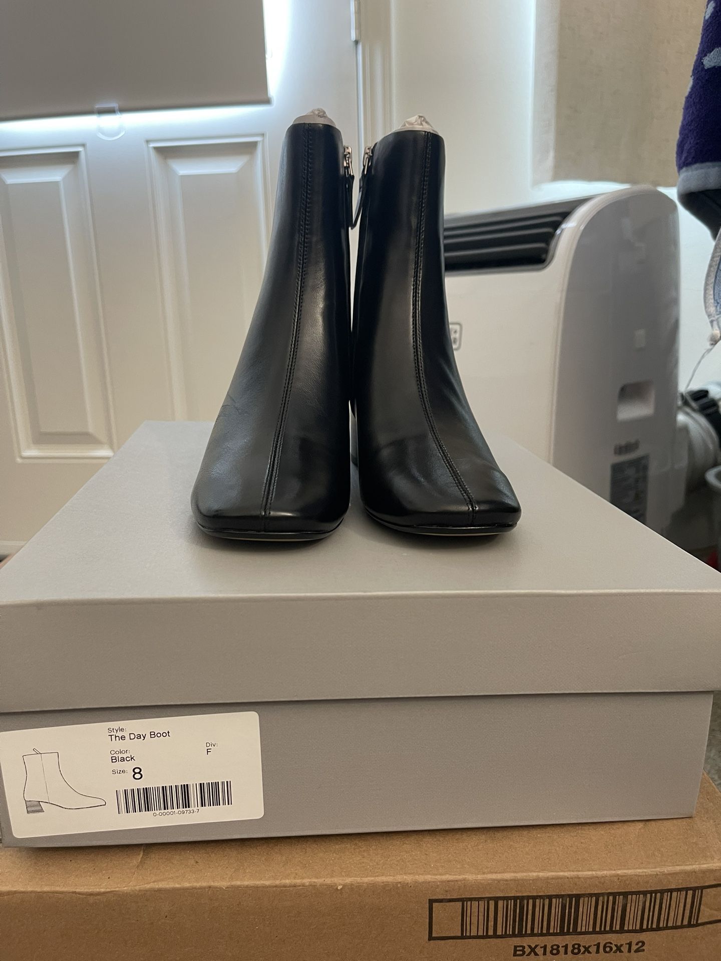 NEW Everlane The Day Boot – Black – 100% Italian Leather – Classic Ankle Boot - Size 8,9