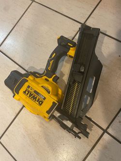 20v dewalt Framen nail gun no batery no charger tool only
