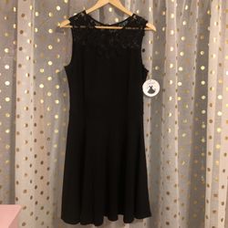 New Sylvestidoso size LARGE black sleeveless skater dress with a lace upper top that zips up the back LENGTH: 38” BUST: 34”