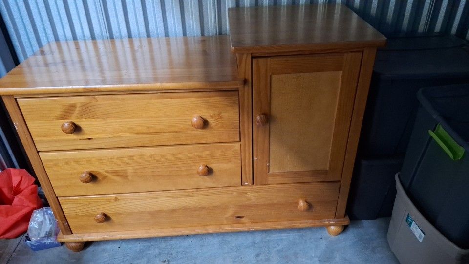 Beautiful Solid Wood Dresser With Baby Changing Station 