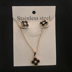 Clover Necklace & Earrings Set
