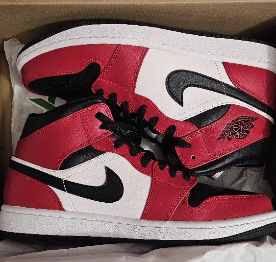 Jordan 1 Mid Chicago