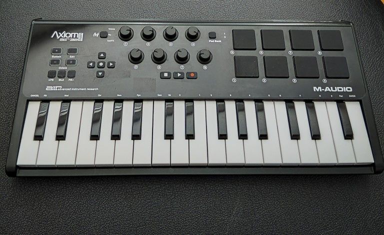 M-Audio Axiom Air32 Midi Keyboard